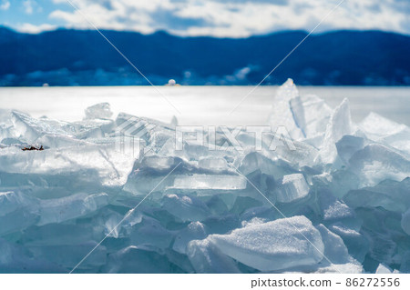 Lake Suwa ice cubes [Nagano Prefecture] 86272556