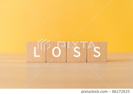 上面寫著“LOSS”的積木 86272635