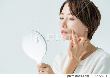 美女形象擔心中間 86272691