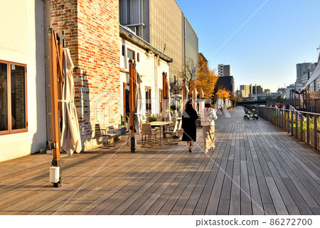 Tennozu Isle's fashionable waterside deck Tennozu Isle's fashionable waterside deck 86272700