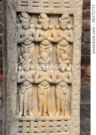 Stupa No 3, Front Face, Panel 2 and 3 on both pillars. Devotees worshipping Buddha. World Heritage Site, Sanchi, Madhya Pradesh, India. 86272713