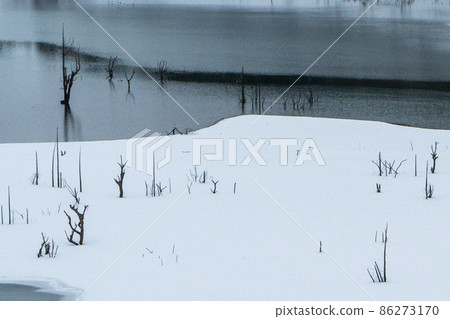 Snow scene of Eigenji dam lake Snow scene of Eigenji dam lake 86273170