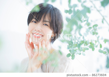 Short-haired female botanical Short-haired female botanical 86273604