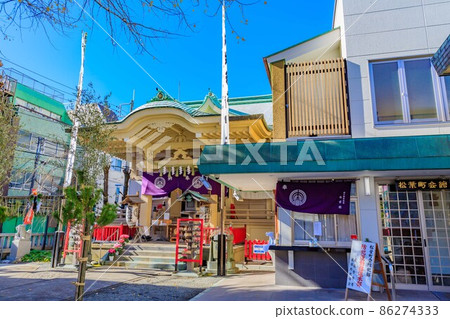 Tokyo Asakusa Shichifukujin Tour Haiden of Inari Shrine 86274333