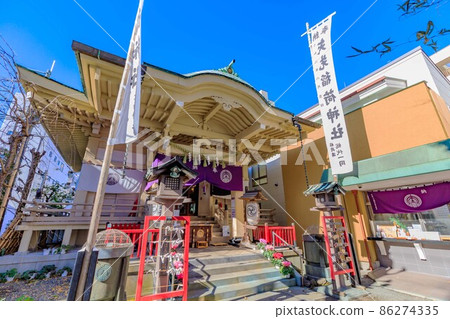 Tokyo Asakusa Shichifukujin Tour Haiden of Inari Shrine 86274335