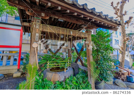 Tokyo Asakusa Shichifukujin Tour Yato Inari Shrine Chozuya 86274336