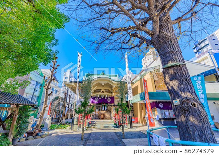 Tokyo Asakusa Shichifukujin Tour Haiden of Inari Shrine 86274379