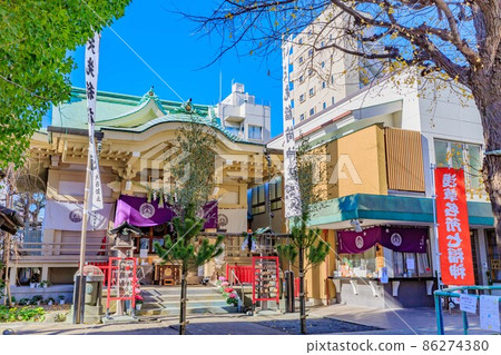 Tokyo Asakusa Shichifukujin Tour Haiden of Inari Shrine 86274380