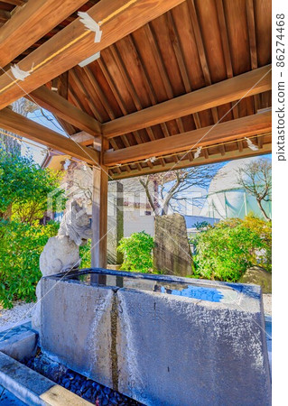 Tokyo Asakusa Shichifukujin Tour Ishihama Shrine Chozuya 86274468