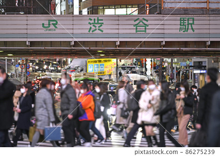日本東京都市風景全國第一個超過80,000人,大阪第一個超過10,000人,東京17,631人最多......廣告車=第28位,澀谷 日本東京都市風景全國第一個超過80,000人,大阪第一個超過10,000人,東京17,631人最多......廣告車=第28位,澀谷 86275239