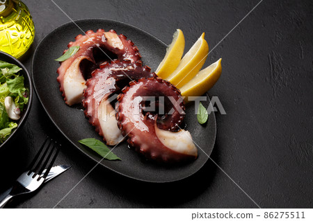 Grilled octopus 86275511