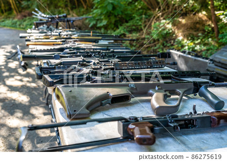 automatic weapons of various kinds on the table automatic weapons of various kinds on the table 86275619
