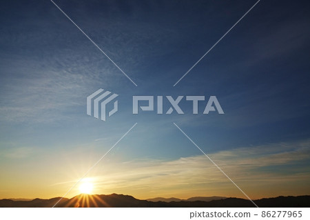 Winter morning sky, cirrus clouds illuminated by the morning sun, sky-based, wide-angle Winter morning sky, cirrus clouds illuminated by the morning sun, sky-based, wide-angle 86277965