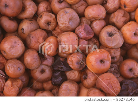 Rotten apples 86278146