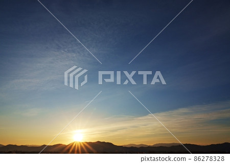 Winter morning sky, cirrus clouds illuminated by the morning sun, sky-based, wide-angle Winter morning sky, cirrus clouds illuminated by the morning sun, sky-based, wide-angle 86278328