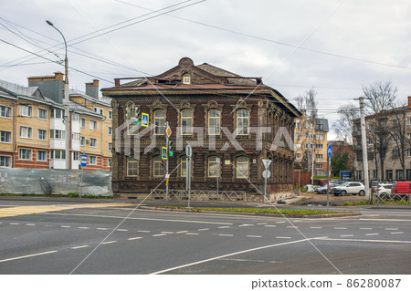 The house of the Syroezhins-Kopylovs is an excellent example of wooden architecture. Rybinsk. Yaroslavskaya oblast. Russia 86280087