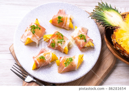 Prosciutto pineapple Prosciutto pineapple 86281654