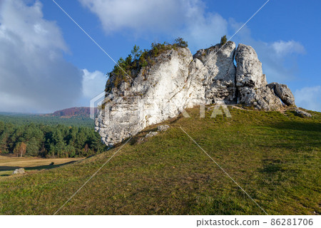 Limestone rocks Limestone rocks 86281706