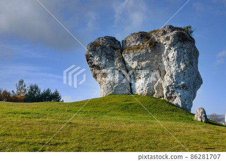 Limestone rocks 86281707