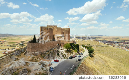 Castle of La Muela in Consuegra town. Spain Castle of La Muela in Consuegra town. Spain 86282936