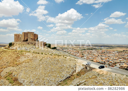 Castle of La Muela in Consuegra town. Spain Castle of La Muela in Consuegra town. Spain 86282986