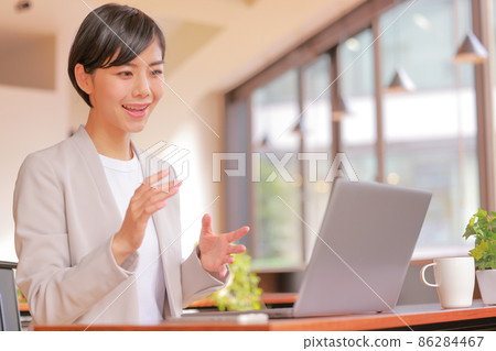 在線會議_女商人用手勢說話 1 86284467