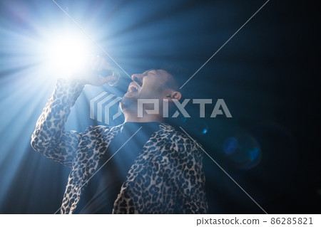 鬍子歌手 86285821