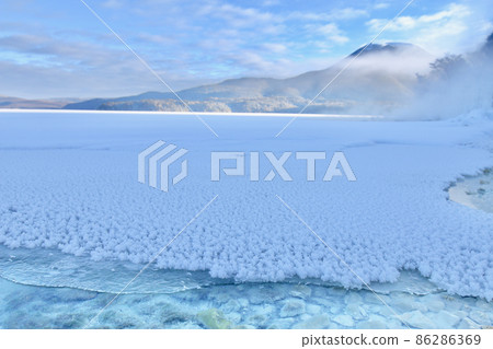 冬天的阿寒湖～霜花霧氣的奧寒山 86286369