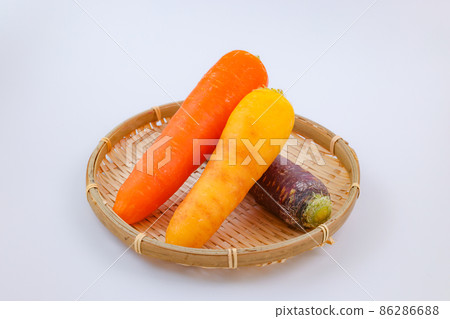胡蘿蔔彩色白色背景 86286688