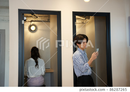 Business person booth centralized booth cafe coworking shared office 86287265