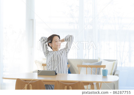 Freelance illustrator female 86287755