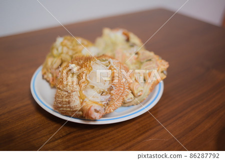 The body of a dish full of hair crab 86287792