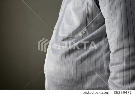 Middle-aged fat businessman's stomach 86289471