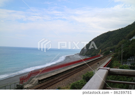 鄰近海邊和山線的鐵路 台灣知名景點 多良車站 86289781