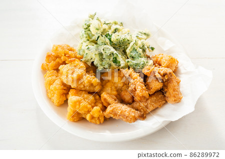 Assorted fried food 86289972