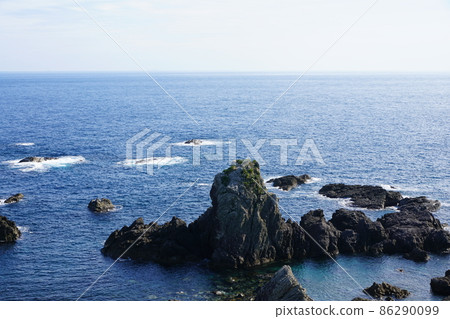 Sea and rock 86290099