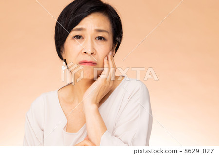資深女性皮膚問題 86291027