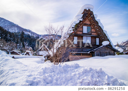 Original scenery of Japan World heritage Shirakawa-go in winter Gassho-zukuri village Original scenery of Japan World heritage Shirakawa-go in winter Gassho-zukuri village 86291258