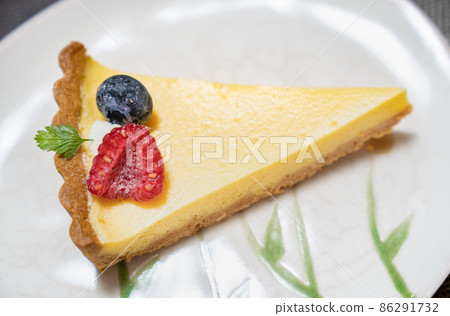 A picture of a delicious cheesecake. 86291732