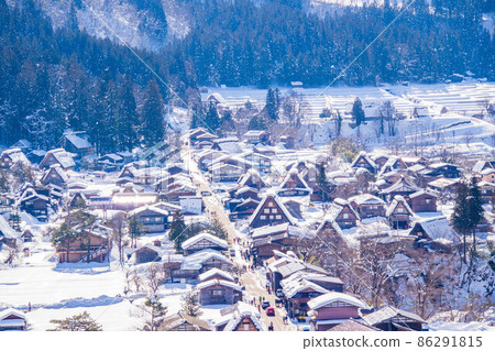 日本世界遺產白川鄉冬季合掌造村的原始風景 日本世界遺產白川鄉冬季合掌造村的原始風景 86291815