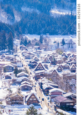 日本世界遺產白川鄉冬季合掌造村的原始風景 86291816