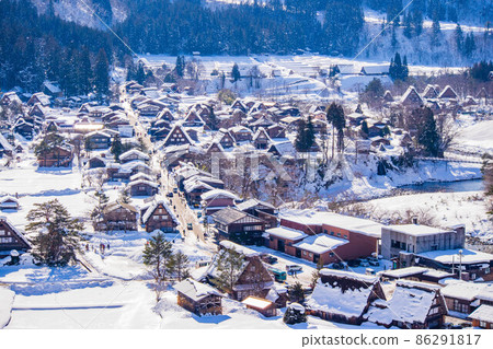 日本世界遺產白川鄉冬季合掌造村的原始風景 日本世界遺產白川鄉冬季合掌造村的原始風景 86291817