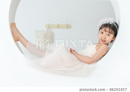 child girl lifestyle fun happiness party 86291857