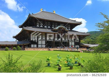 [Nara Prefecture] Great Buddha Hall of Todaiji Temple under sunny weather 86292689