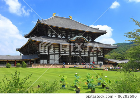 [Nara Prefecture] Great Buddha Hall of Todaiji Temple under sunny weather 86292690