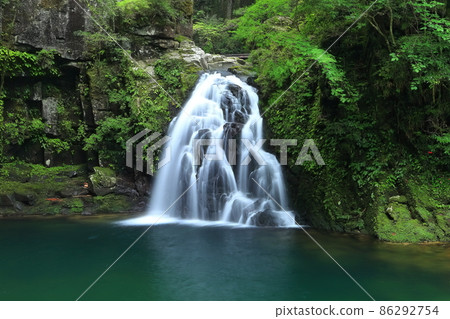 [Mie Prefecture] Akame 48 Waterfall Sente Waterfall 86292754