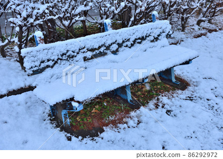 寒川公園長椅上的雪 寒川公園長椅上的雪 86292972