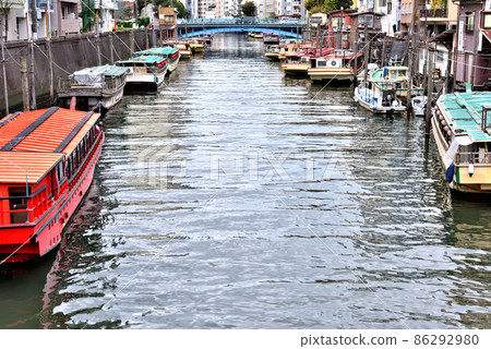 停靠在淺草橋神田川船屋的船屋 86292980