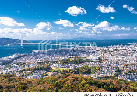《Hyogo Prefecture》 Akashi Kaikyo Bridge and the cityscape along the sea 86293702