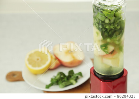 Green smoothie Green smoothie 86294325